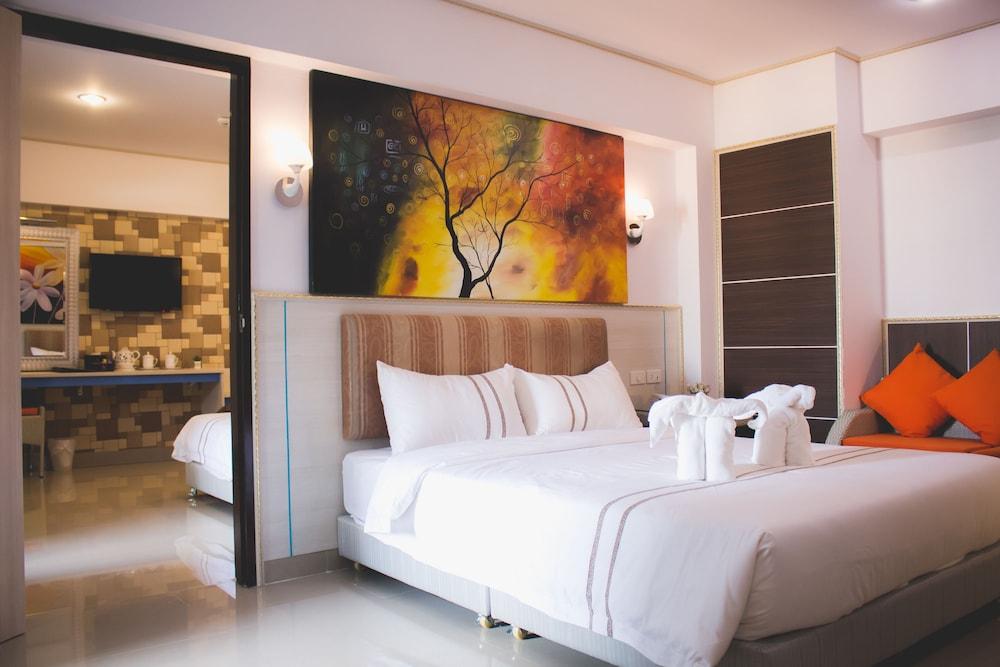 Maverick Ratchada Hotel Bangkok Exterior photo